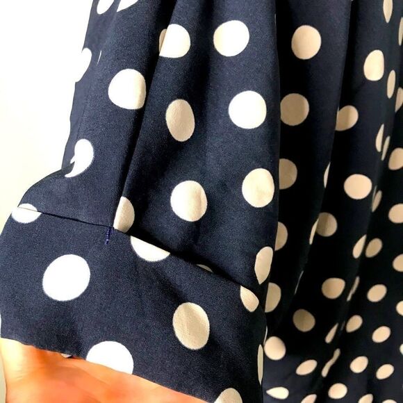 Polka Dot Shortsleeved Blouse - Picture 5 of 10